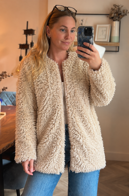 Manteau en fausse fourrure crème effet moumoute T.36