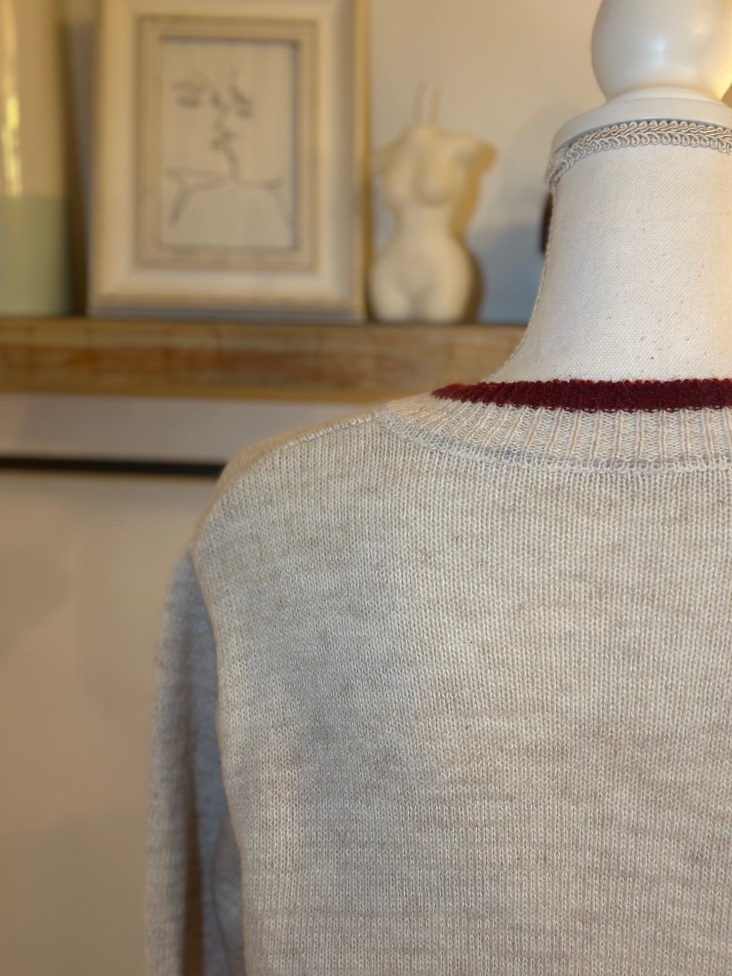 Gilet crème en laine boutons cœur rouges T.36 neuf