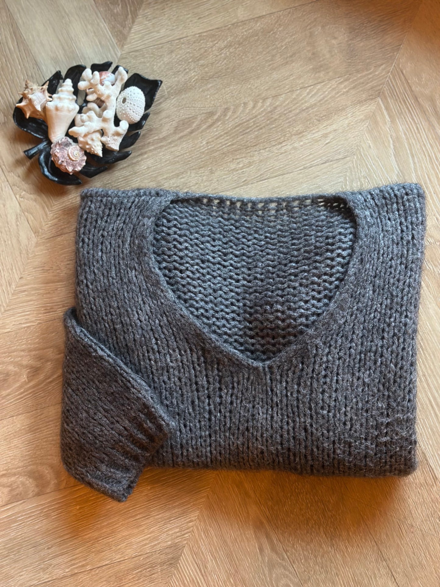 Pull col V uni gris en maille mohair oversize T.U