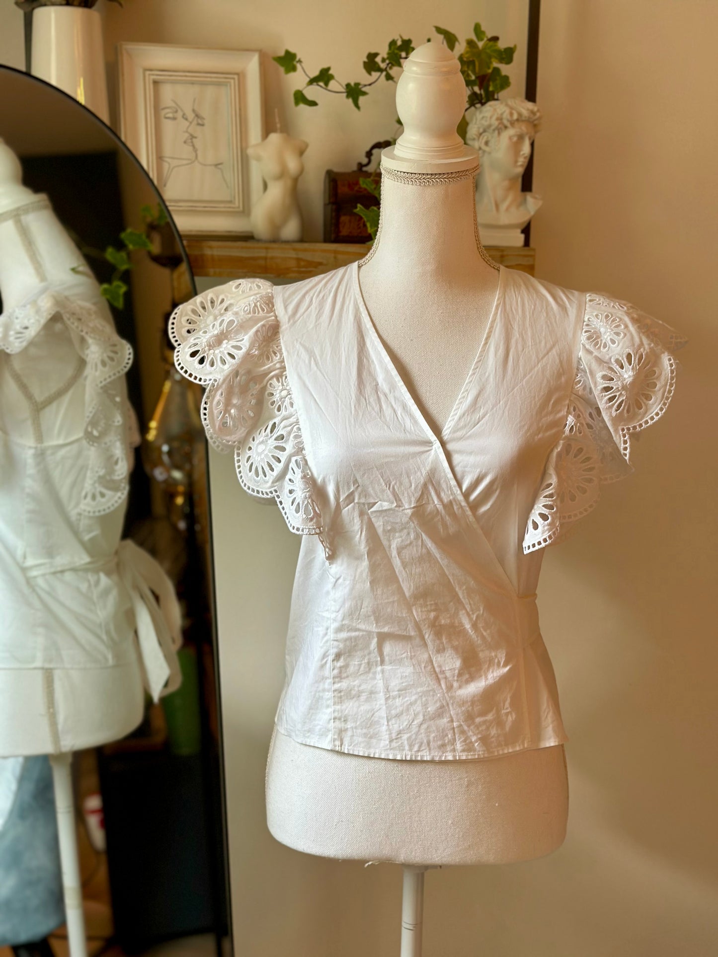Blouse en coton broderie, anglaise T.36