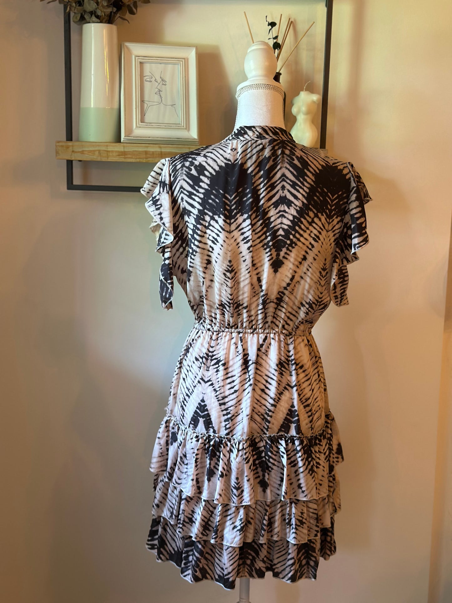 Robe volantée imprimé noir et blanc T.38