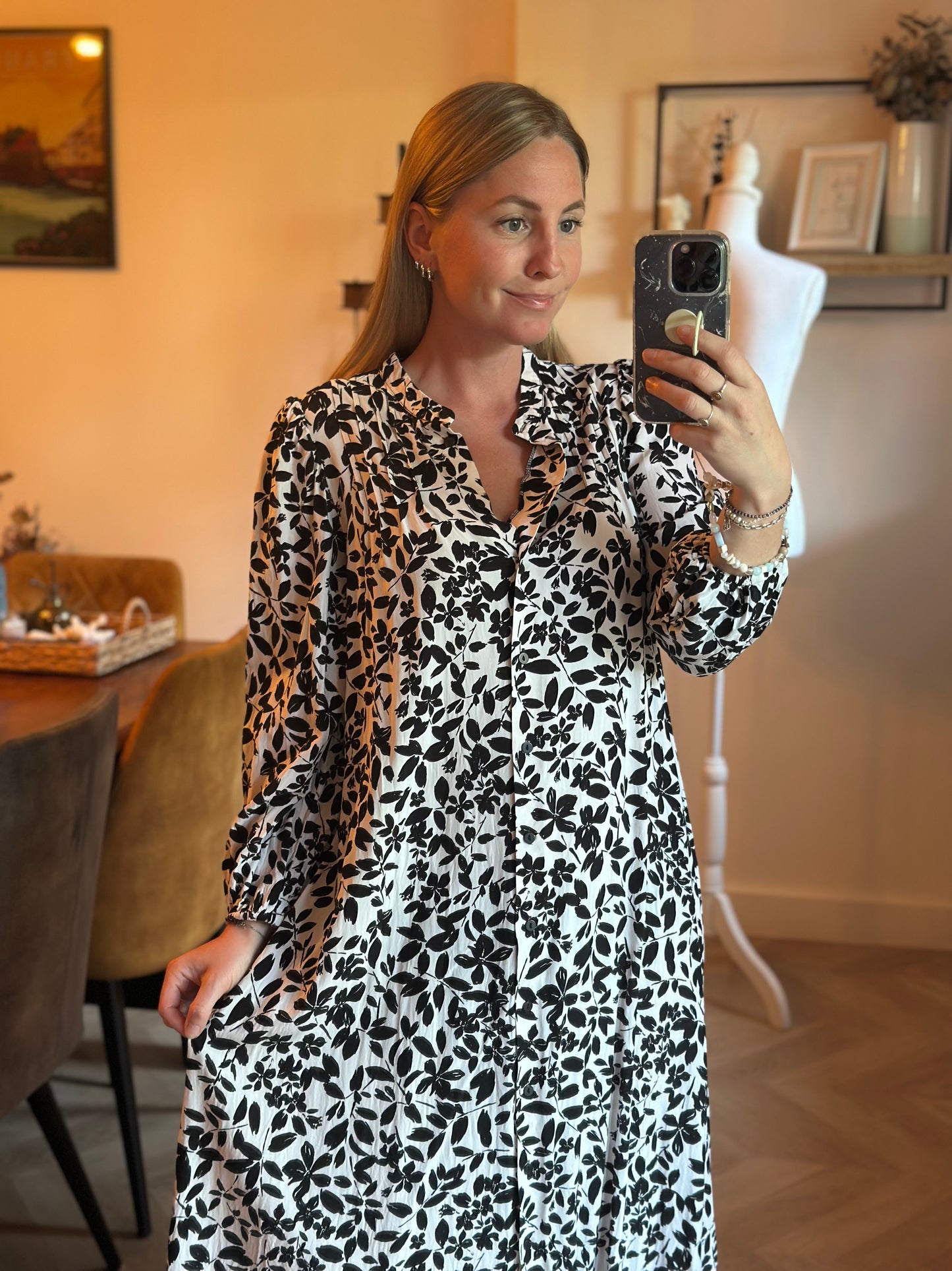 Robe longue fluide imprimé fleurs noir et blanc T.34