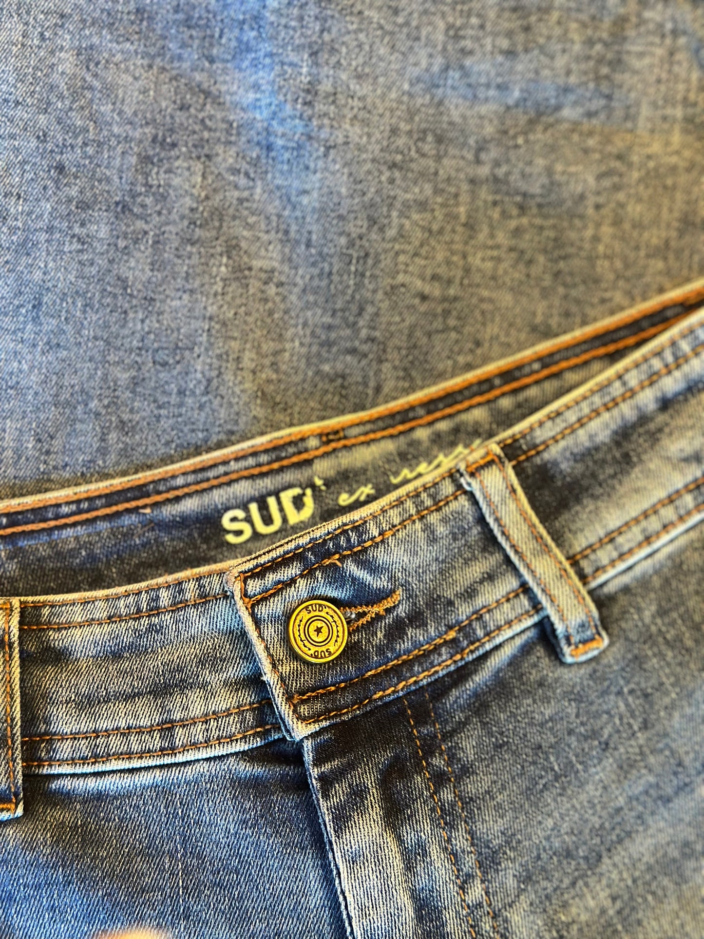Jean taille haute jambes larges T.34