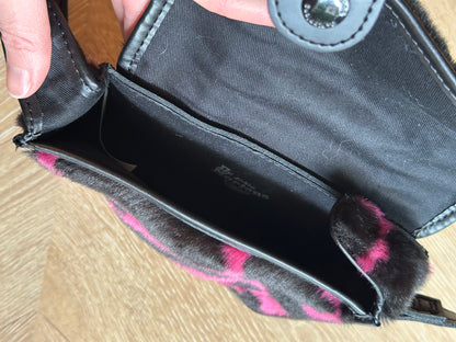 Sac bandoulière imprimé vache rose noir Dr Martens