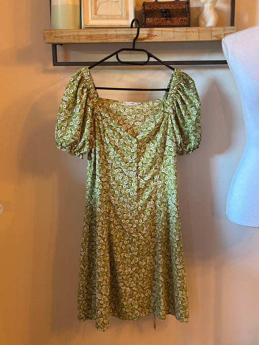 Robe d’été fleurie verte manches bouffantes T.34