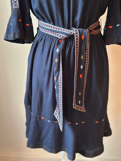 Robe modèle Plaza brodée T.36
