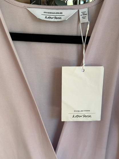 Robe portefeuille lilas pastel – Taille 34 – Neuve avec étiquette