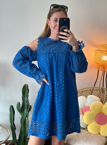 Belle robe d’été bohème bleue en broderie anglaise, T.36/38