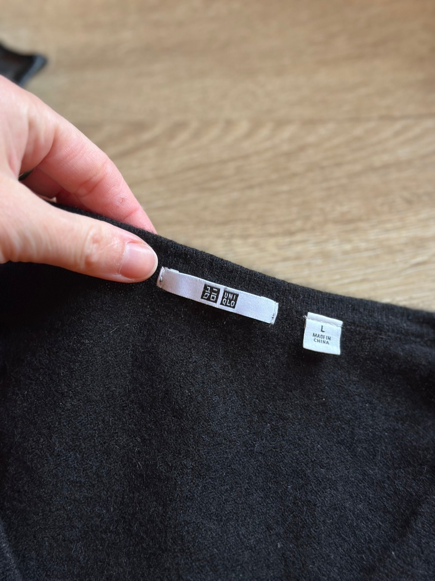 Pull col V uni noir en cachemire T.38