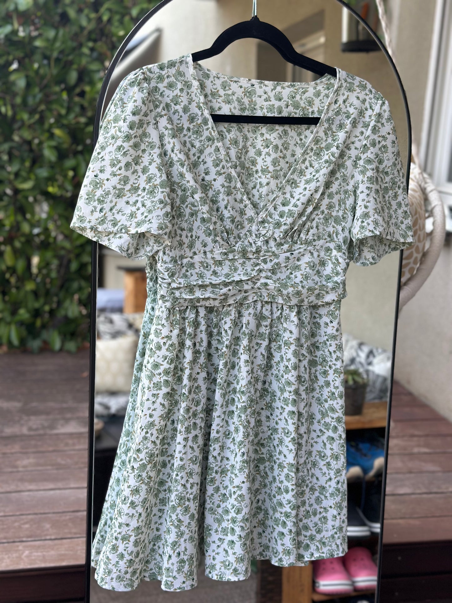 Robe fluide fleurie vert sauge T.36