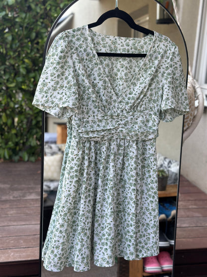 Robe fluide fleurie vert sauge T.36