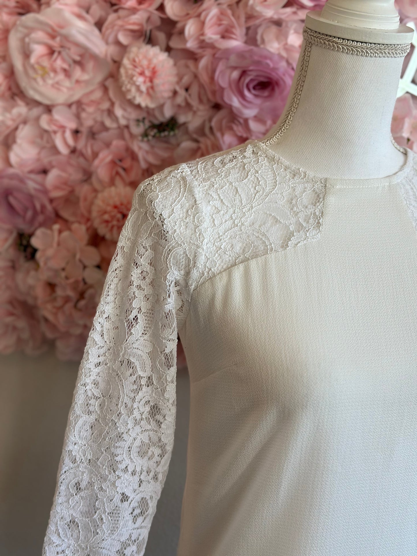 Blouse blanche avec détails en dentelle T.34