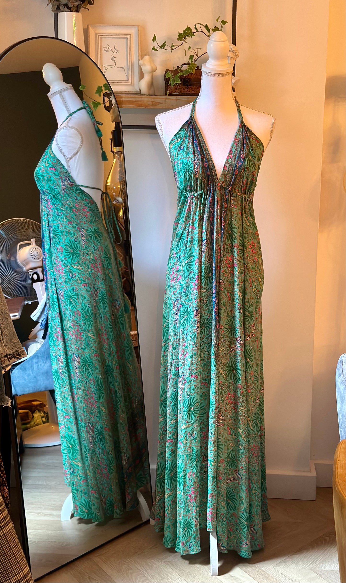 Robe longue imprimé fleuri, dos nu, en soie T.U
