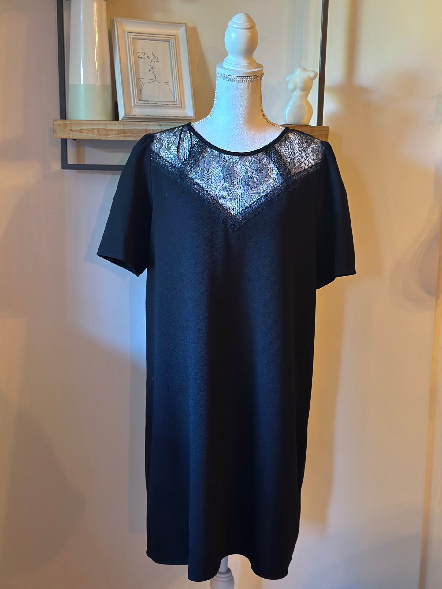 Robe noire coupe droite T.40