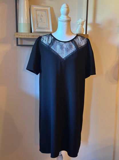 Robe noire coupe droite T.40