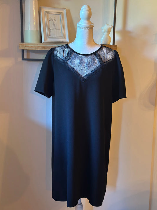 Robe noire coupe droite T.40