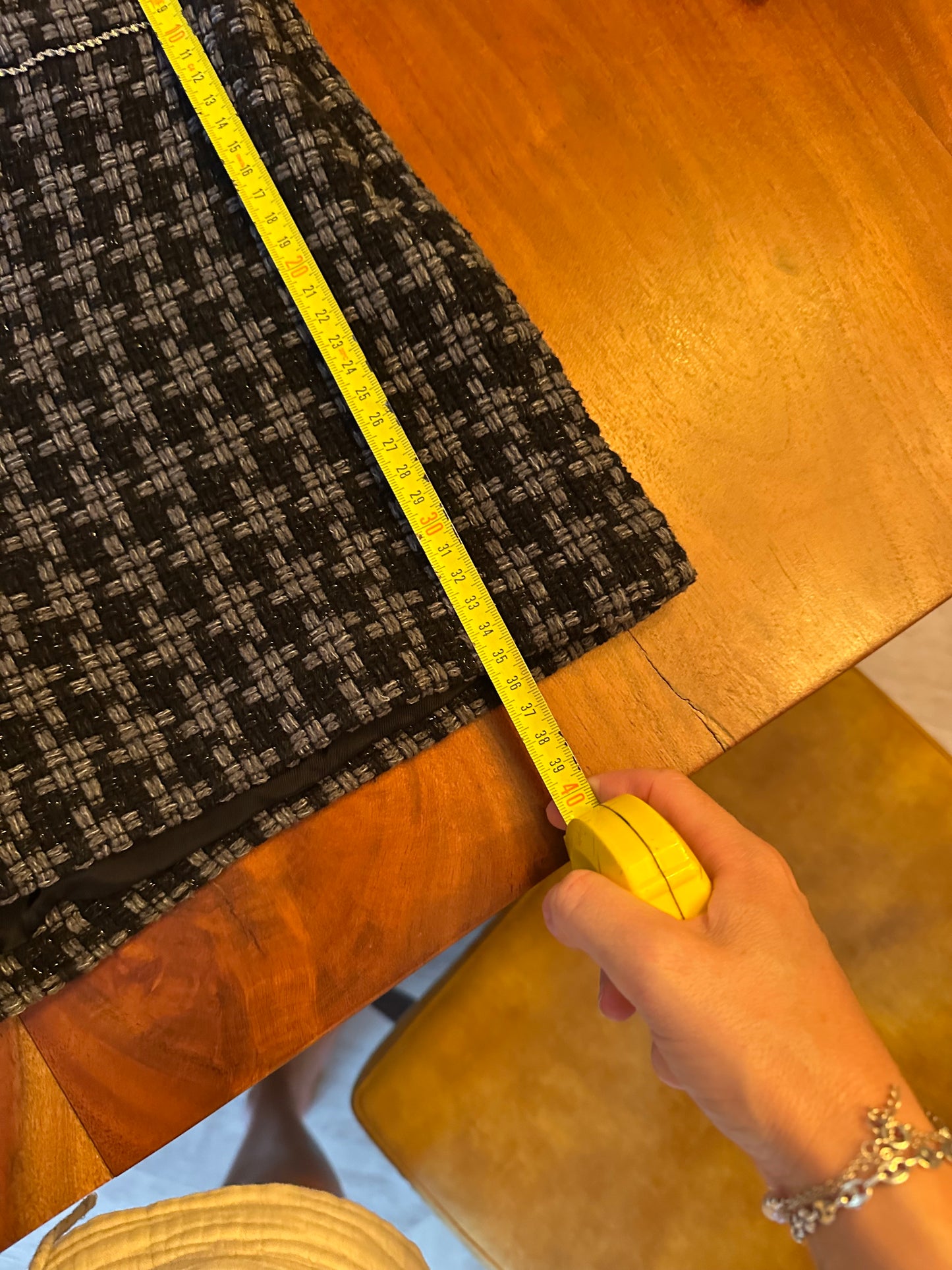 Short en tweed à carreaux T.40