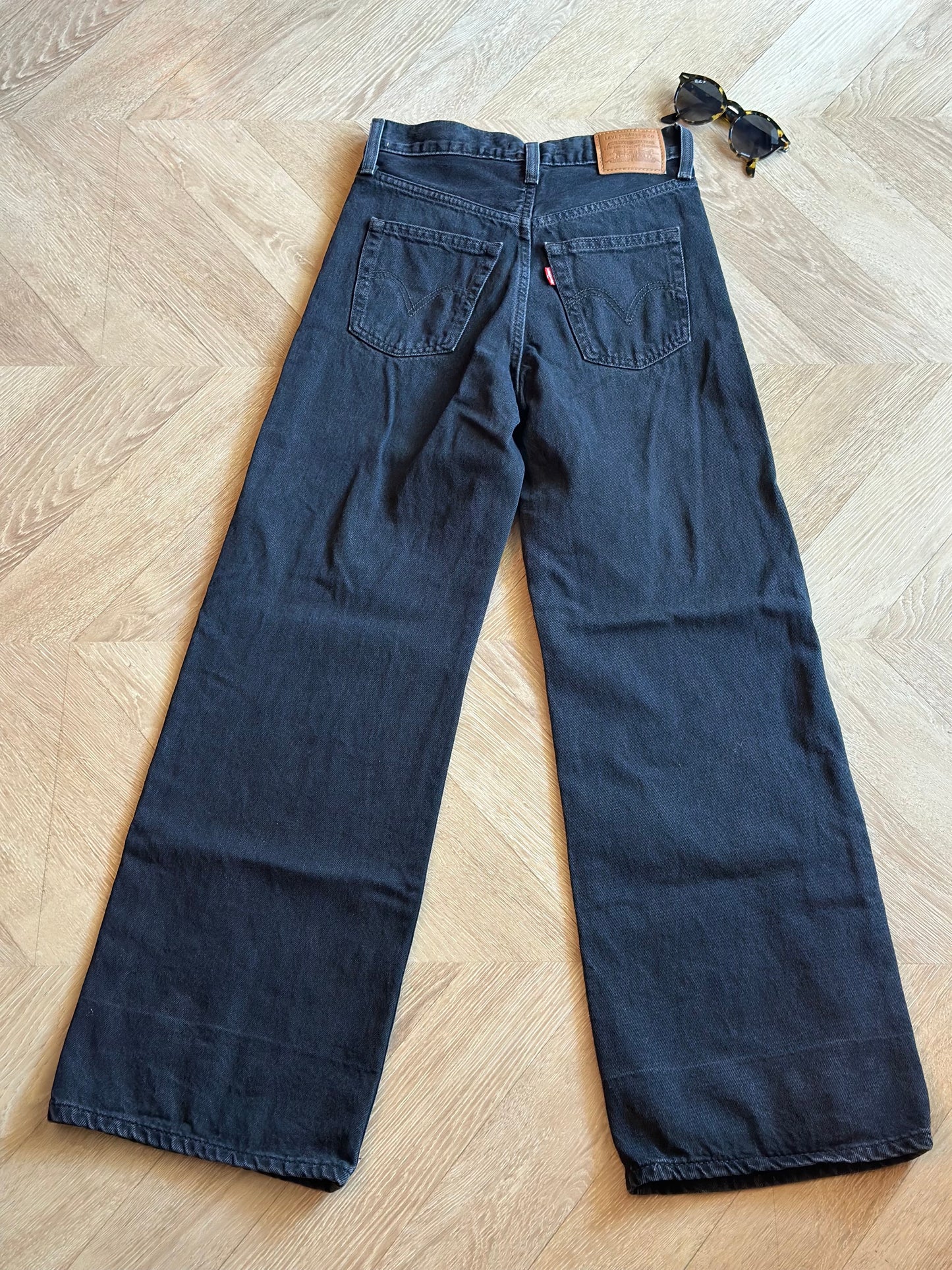 Jean wide leg noir Levi’s Ribcage T.34