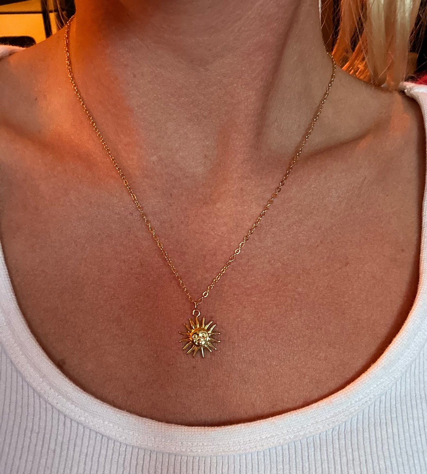 Collier doré pendentif soleil visage en acier inoxydable