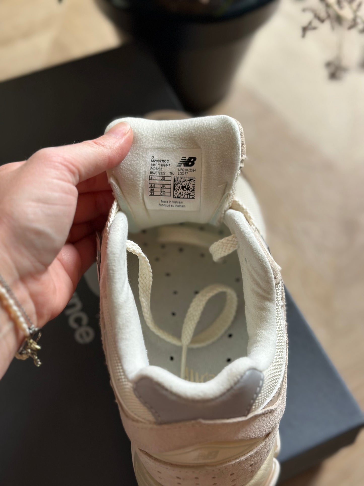 Basket New Balance 2002R beige P.36