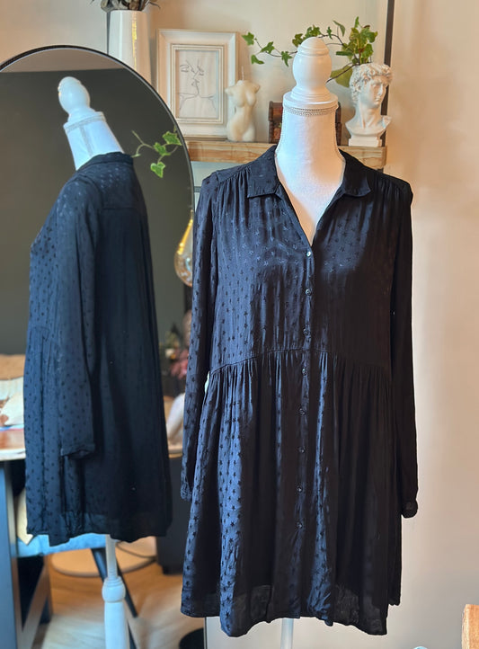 Robe noire fluide à motifs étoiles coupe babydoll T.36