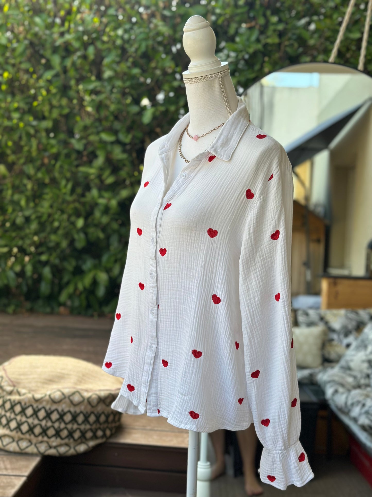 Chemise en gaze de coton brodée cœurs T.36/38
