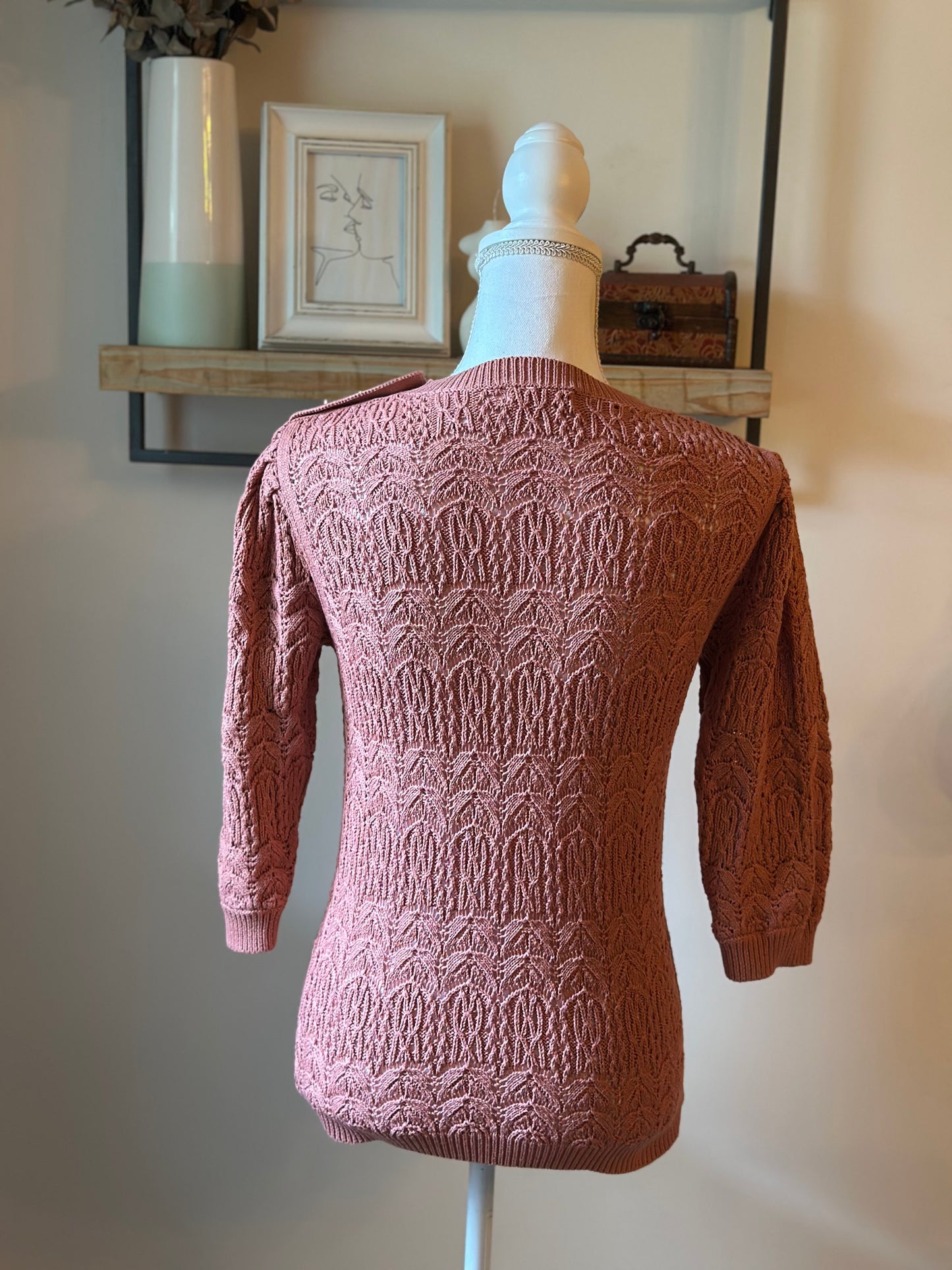 Pull ajouré rose T.36