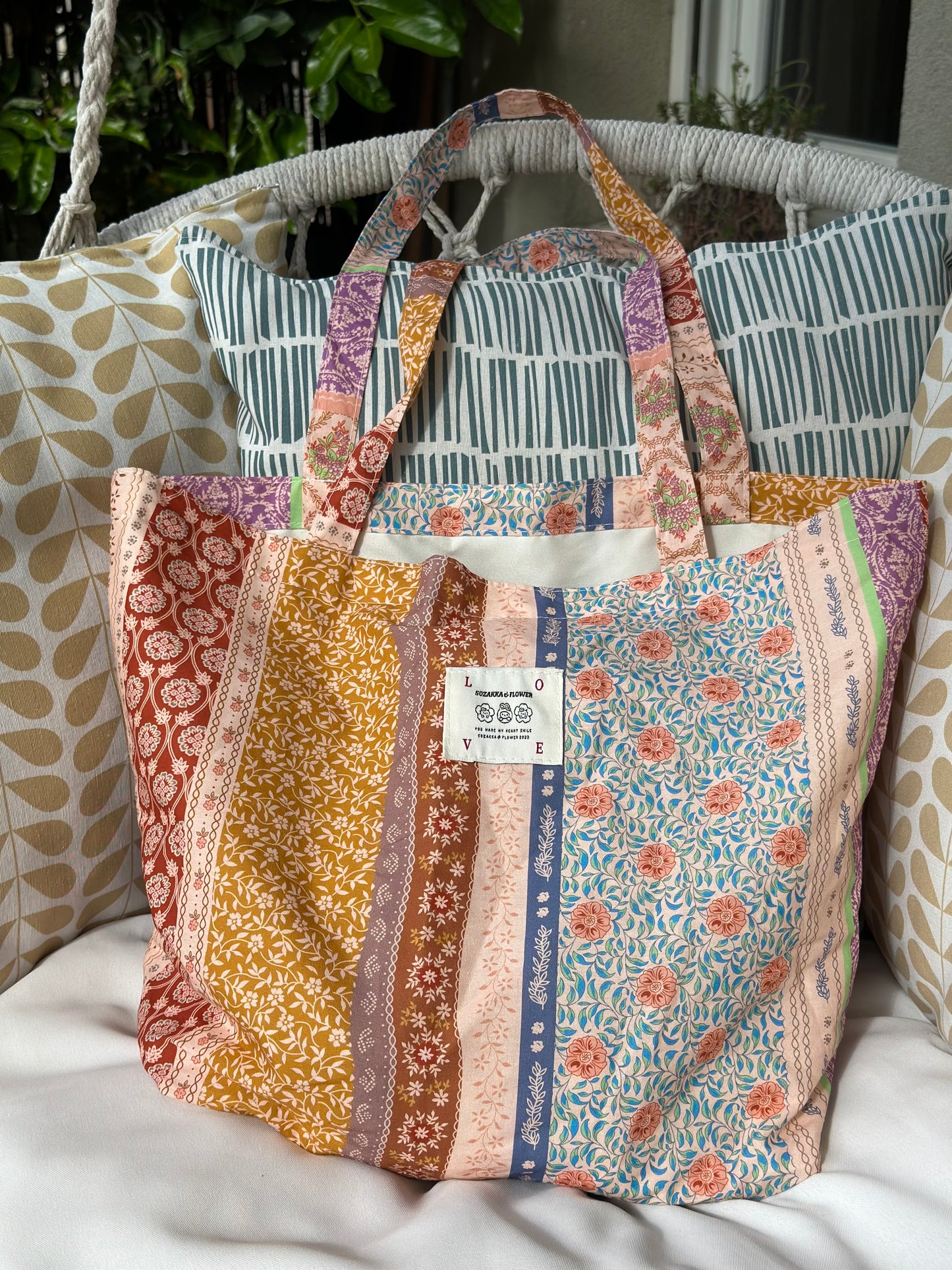 Joli sac cabas à motifs effet patchwork fleuri – Coton doux multicolore