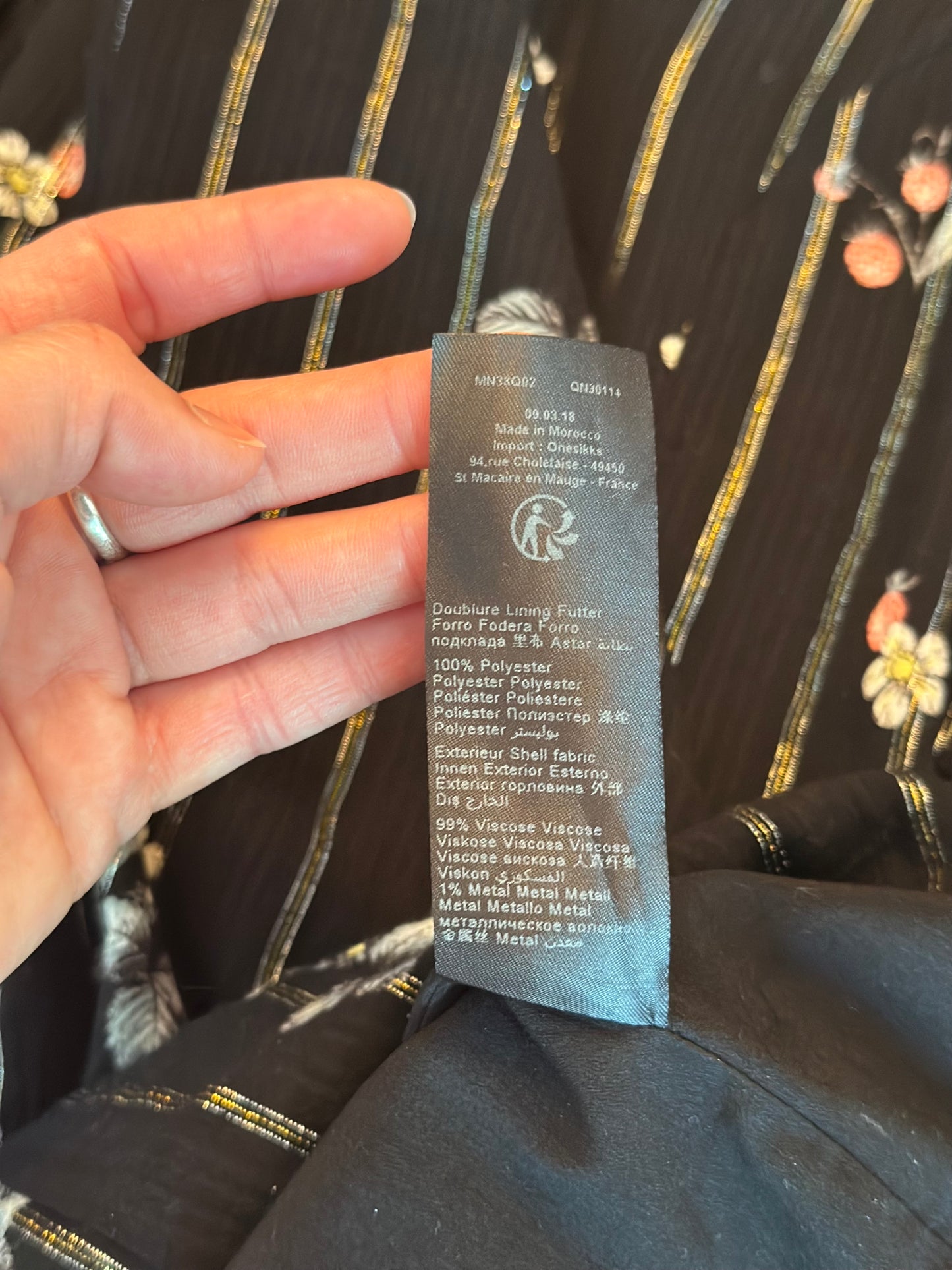 Robe noire fleurie rayée lurex T.36