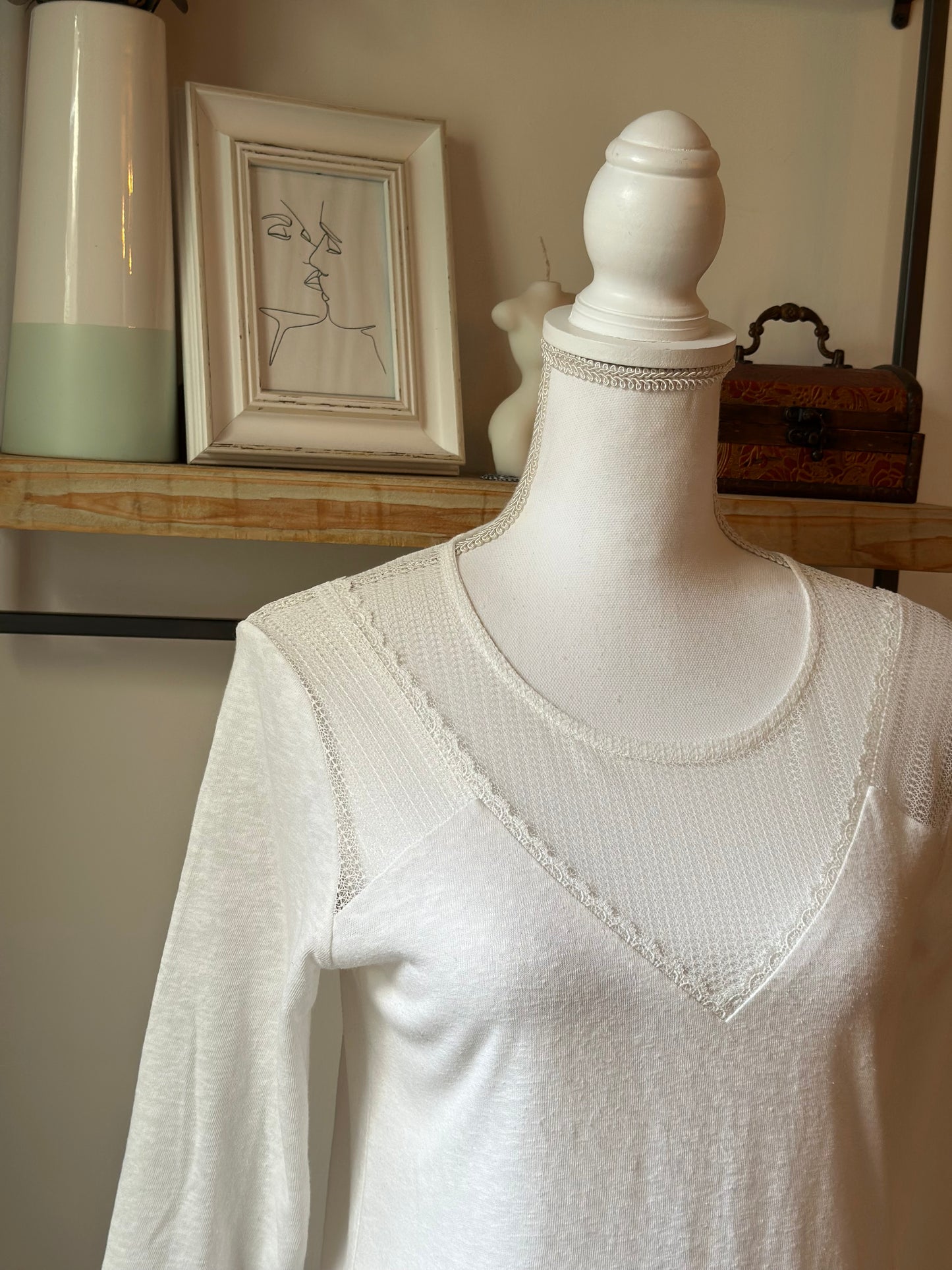 Top blanc en coton avec empiècement dentelle T.36