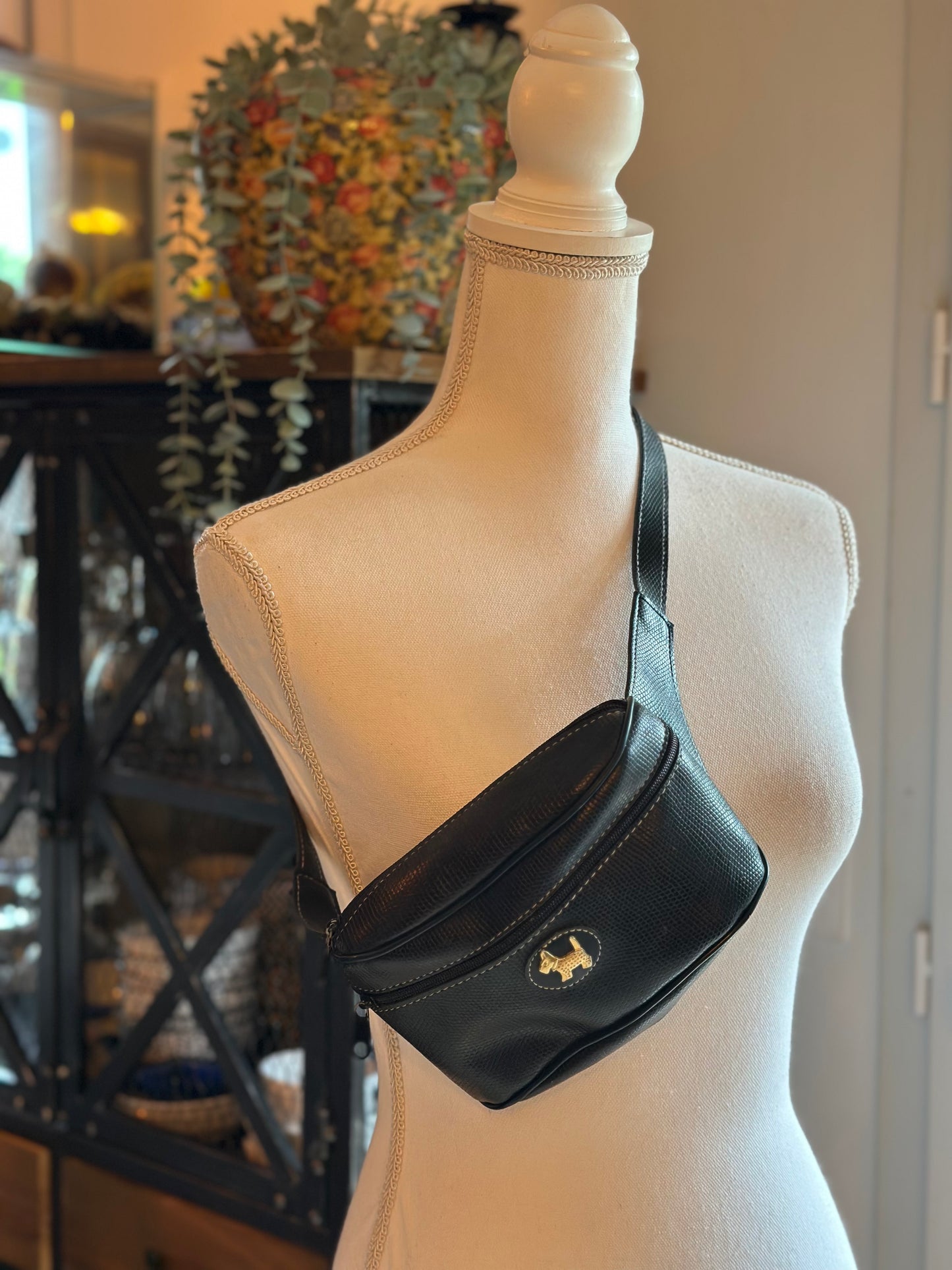 Banane vintage 90s’ noire vintage Chipie logo doré