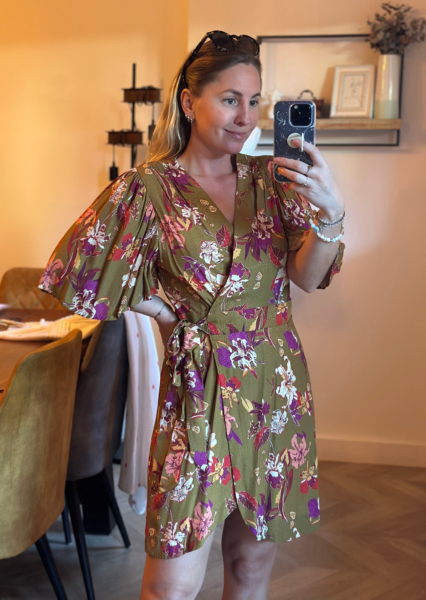 Robe porte feuille fleurie T.36 neuve