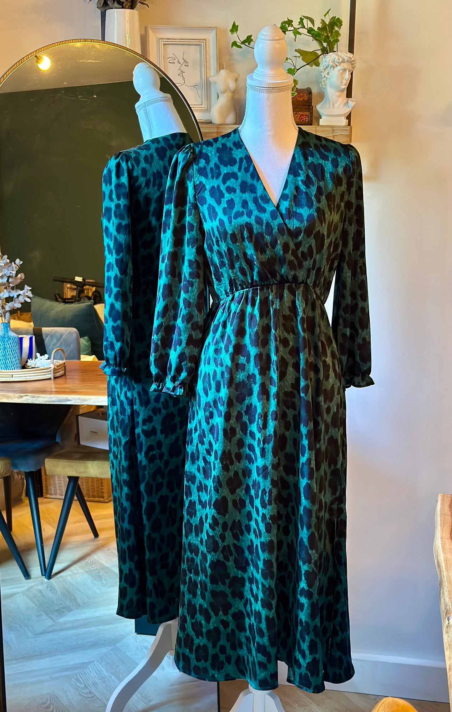 Robe longue imprimé léopard vert et noir T.36