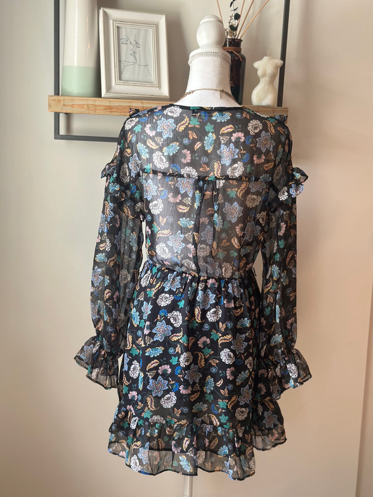 Robe fleurie à volants T.36