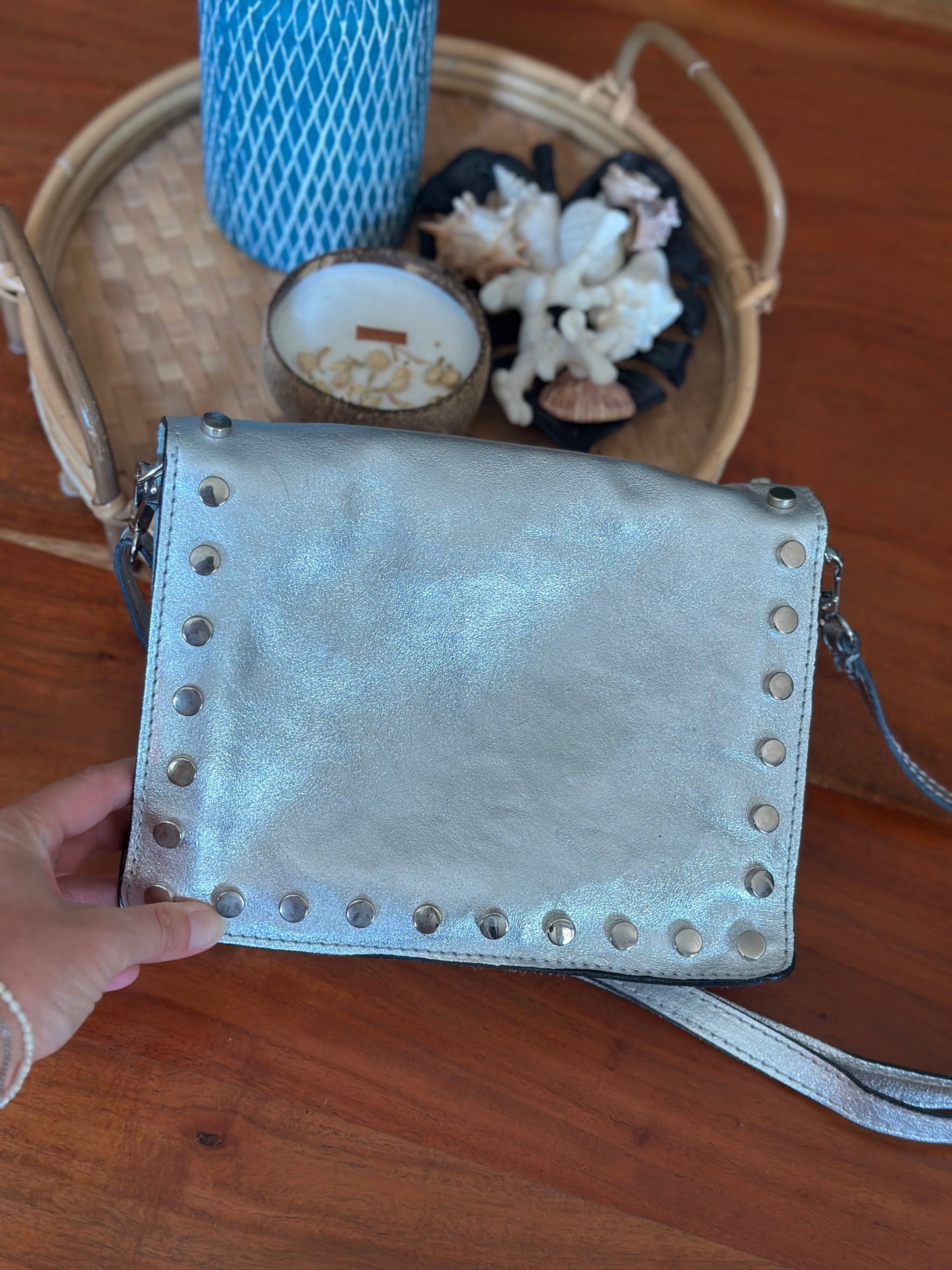 Sac bandoulière en cuir argenté