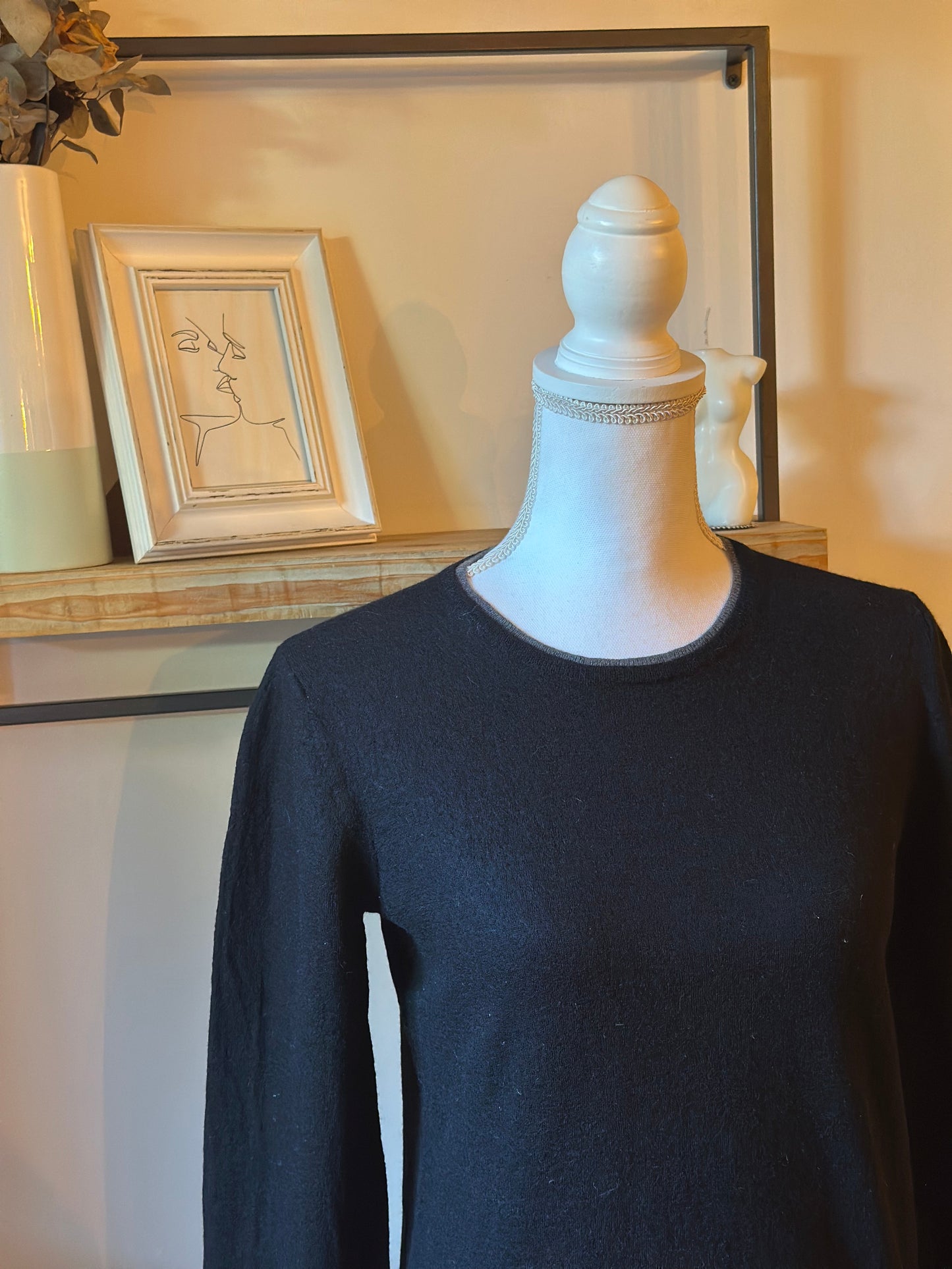 Pull laine mérinos noir détail gris col rond T.38