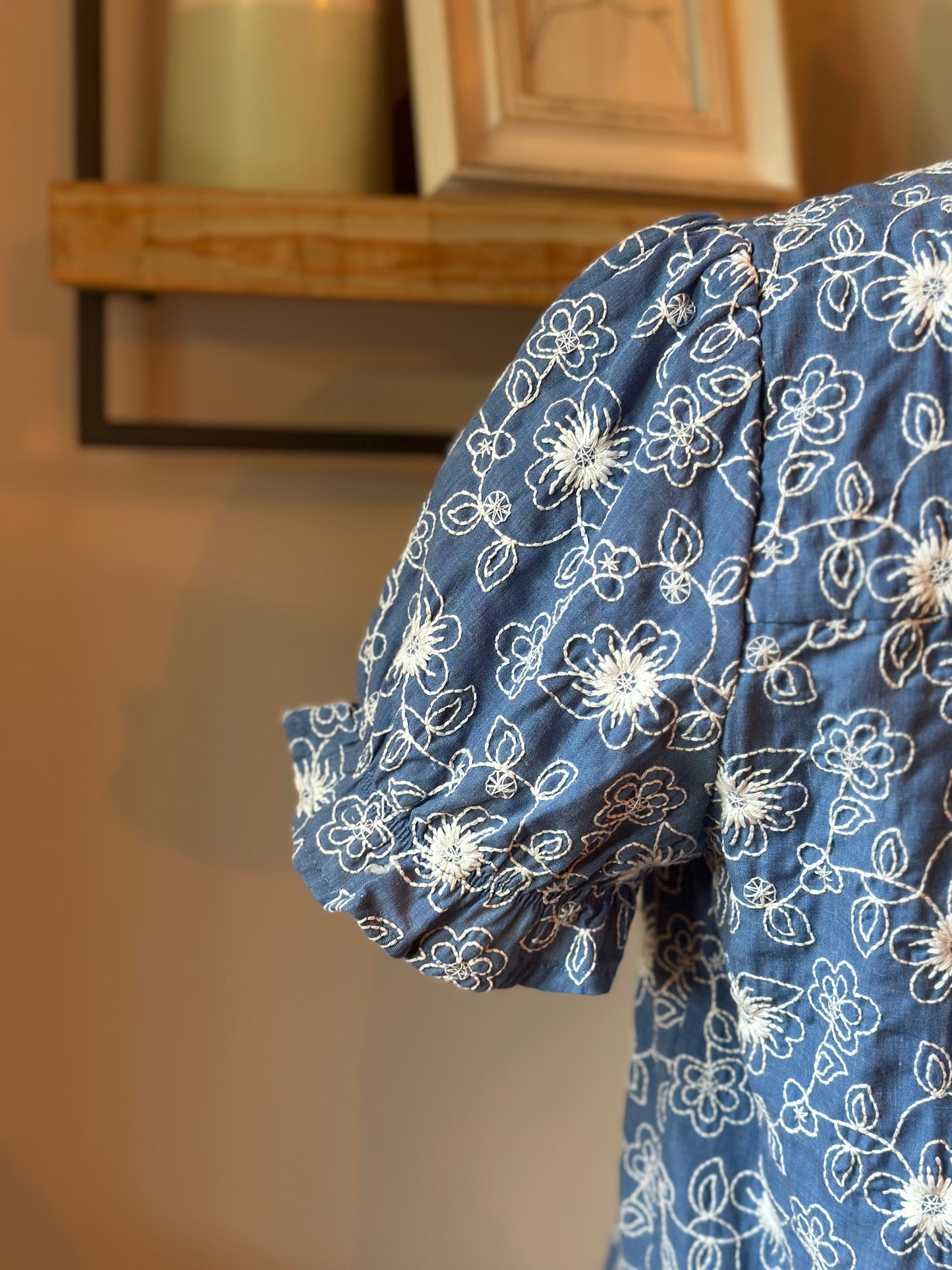Blouse bleue brodée fleurs coton T.36/38