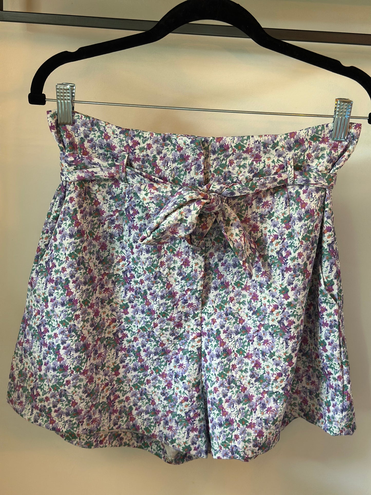 Short taille haute fleuri lilas T.36