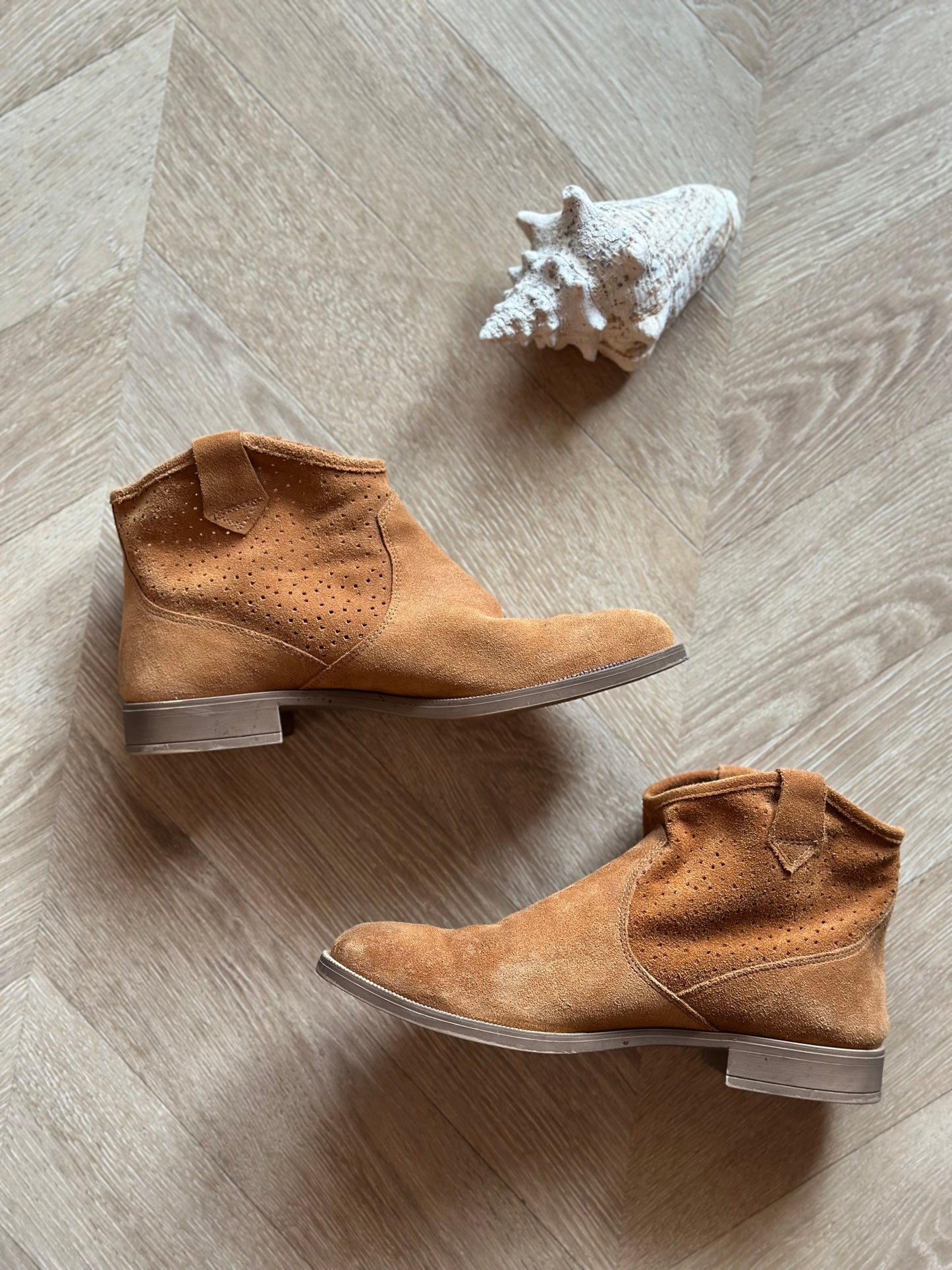 Bottines en cuir daim camel T.39