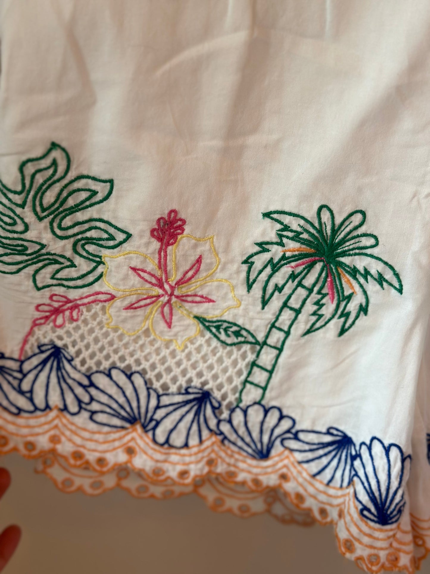 Short blanc brodé – Palmiers & coquillages colorés T.36