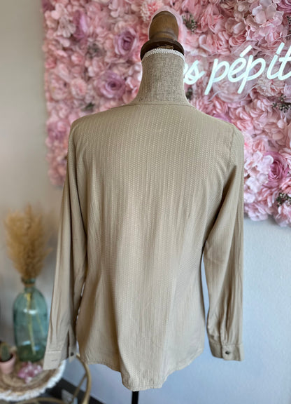 Blouse beige motif en relief T.38