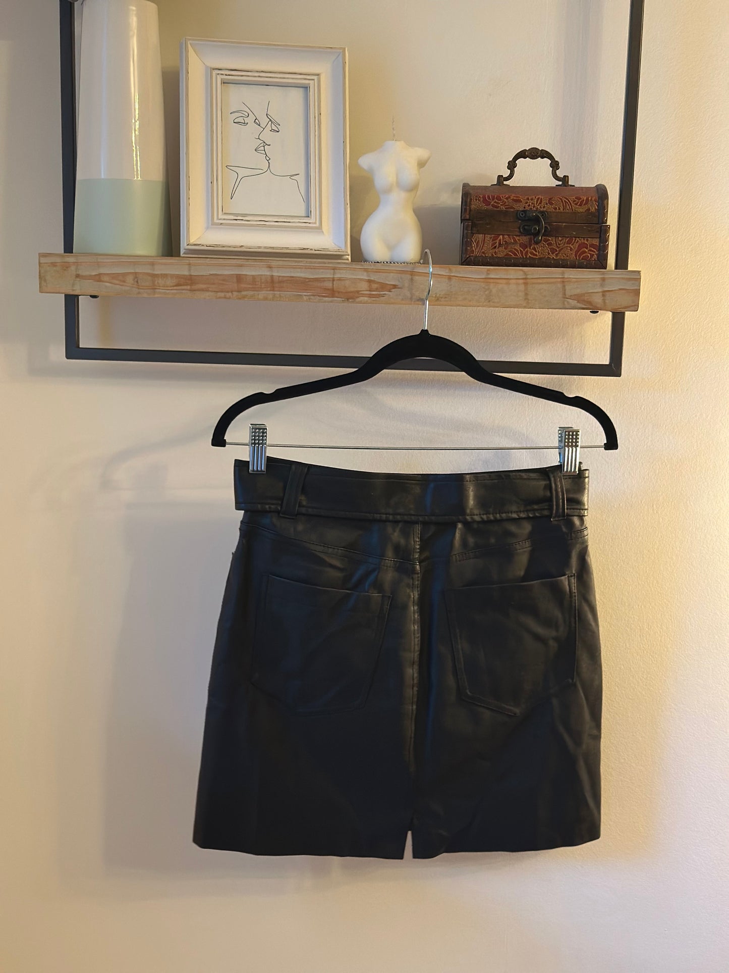 Jupe courte effet cuir noir T.36