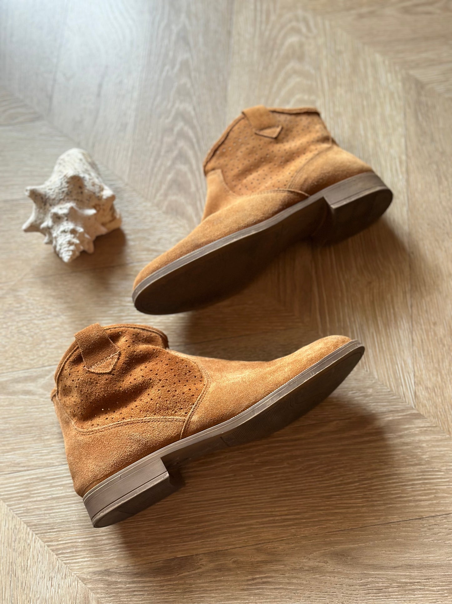 Bottines en cuir daim camel T.39