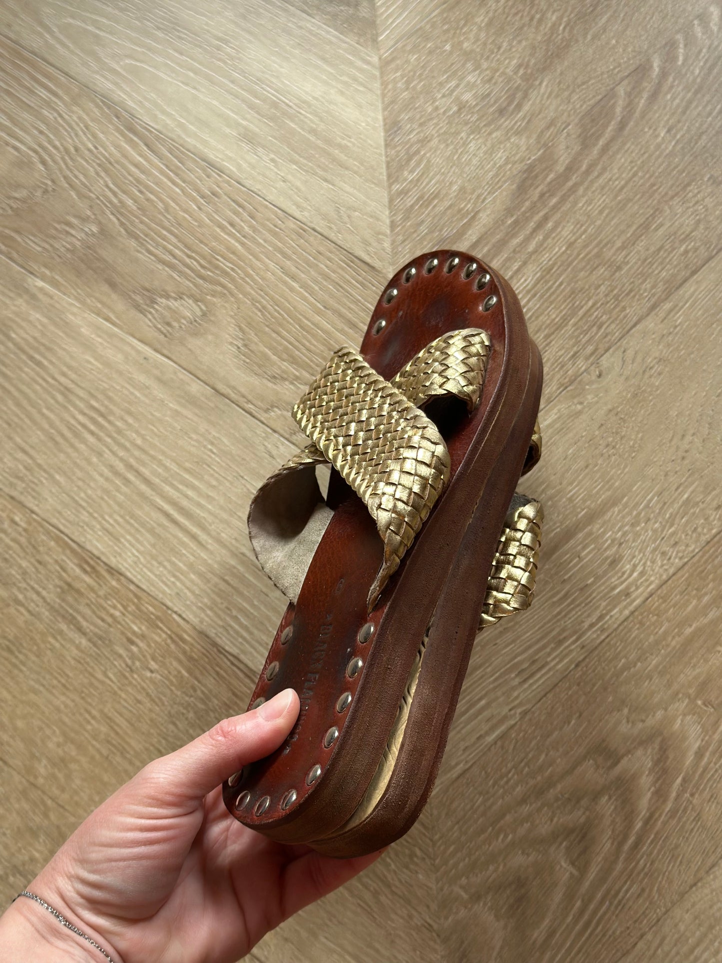 Sandales cuir tressé doré T.36