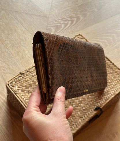 Pochette vintage cuir de reptile effet peau de serpent brun années 70 – 26 cm