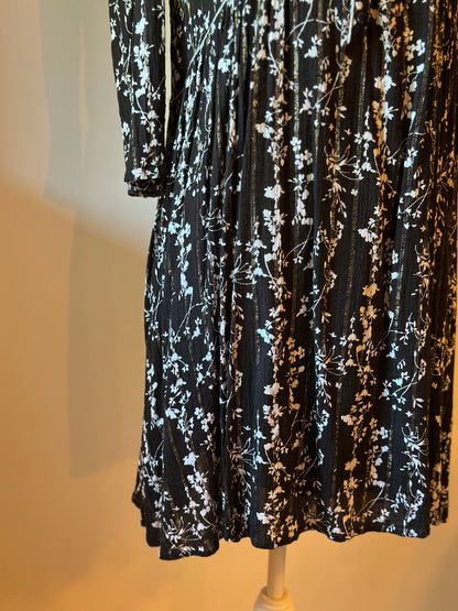 Robe Frezza coupe fluide fleurie noire et blanche T.38/2