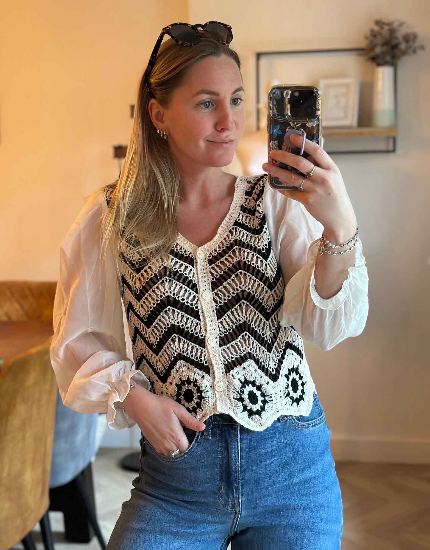 Cardigan en crochet fleuri noir et blanc T.36