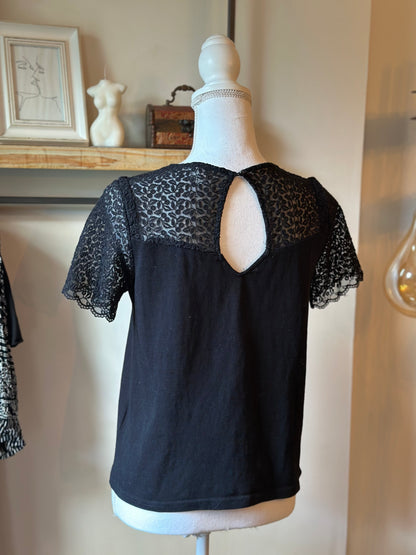 T-shirt noir à empiècements dentelle T.36