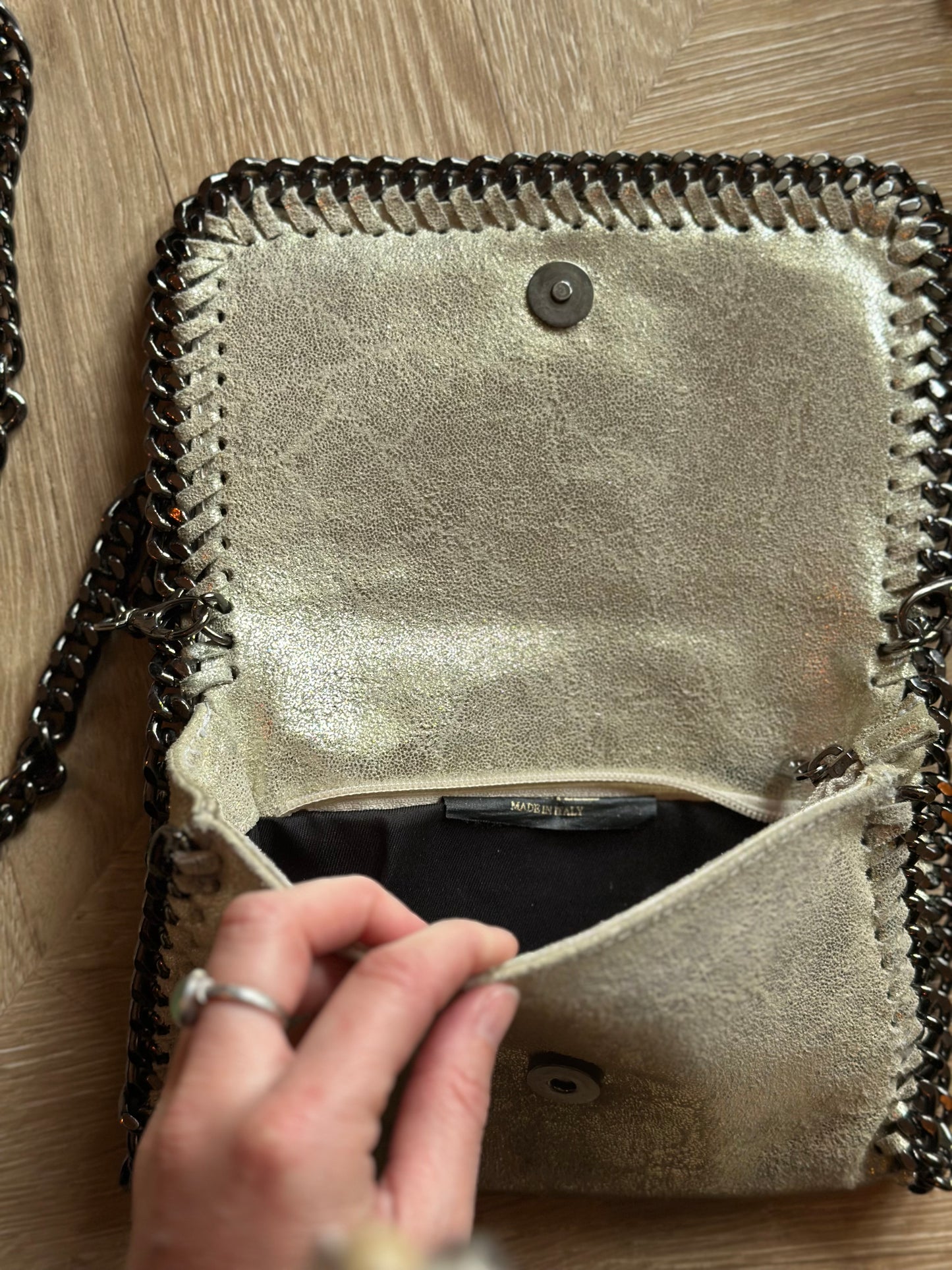 Sac bandoulière cuir métallisé doré chaîne Made in Italy – 21x14 cm