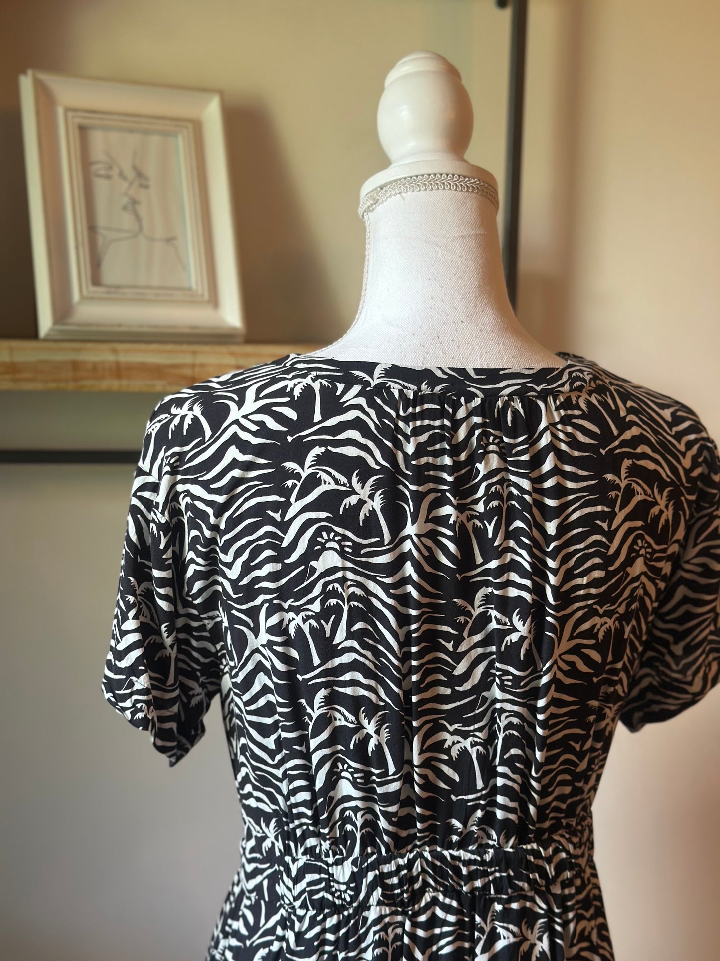 Robe imprimé zèbre palmiers noir et blanc T.36